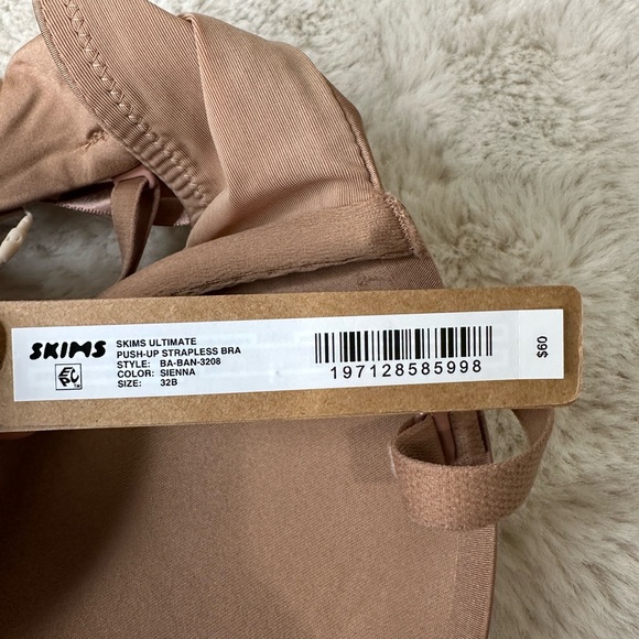 SKIMS Push up Strapless - Picture 5 of 5